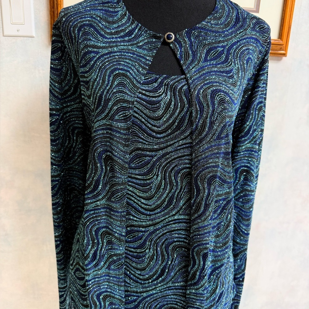 NWOT 2 pc Elegant Black Top w/Blue Glittery Threads -Beautiful Flattering Design - Picture 5 of 13